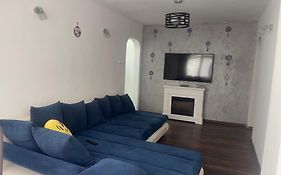 Carlitos Apt